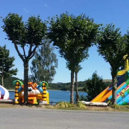 مكان تخييم Camping Soleil Levant Aveyron *